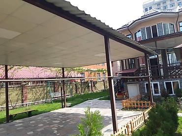 Аренда помещений свободного назначения: Сдаётся в аренду отдельный зал с большим крытым двором. Что внутри: - — 1