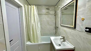 red centr: 3 комнаты, 58 м², Восток-5 мкр 104 серия, 5 этаж, Евроремонт — 7