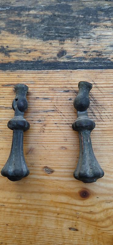Фурнитура и комплектующие: Məhsul: Bürünc mebel tutacaqları (2 ədəd) Təsvir: - Material: tökmə — 2