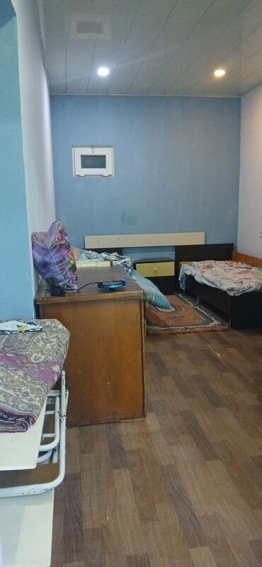 Uzunmüddətli kirayə mənzillər: Kirayə verilir: 1 otaqlı evi işdiyən yada tələbə Oğlanlara verilir üç — 3