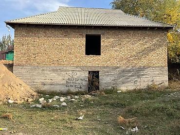 семьсот девяносто шестой этаж: Срочно Ак-Жар конушунан бүтө элек үй сатылат, 7 соток участогу менен — 1