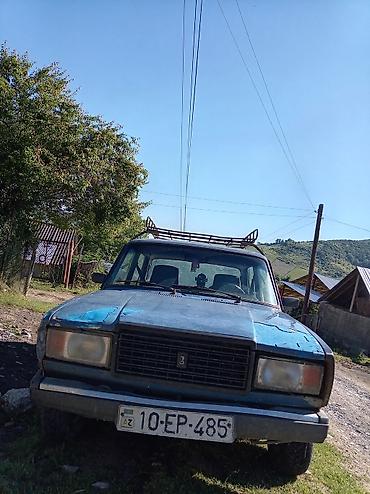 195 50 16: Lada 2107, mavi rəng. Sedan kuzov, arxa ötürücü. Ön və arxa tərəfdən — 1