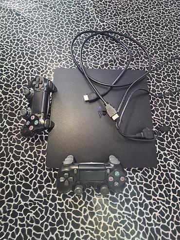 PS4 (Sony Playstation 4): PlayStation 4 Slim konsolu dəsti Xüsusiyyətlər: - Model: PS4 Slim — 2