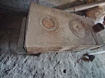 Сантехника: Metall soba/ocaq – odun və ya kömürlə işləyən - Material: qalın metal