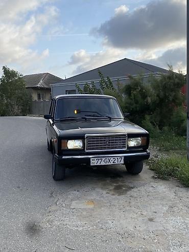 VAZ (LADA): VAZ 2107, qara rəng, sedan kuzov. Texniki xüsusiyyətlər: - Benzin — 2