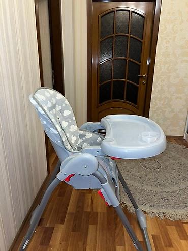 Yemək masaları, oturacaqları: Uşaq yemək stulu – VAVA - Rəng: boz tonlarda, bulud naxışlı yumşaq — 2