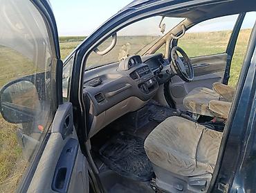 Mitsubishi Space Gear: 1995 г., 2.8 л, Дизель, Минивэн — 1