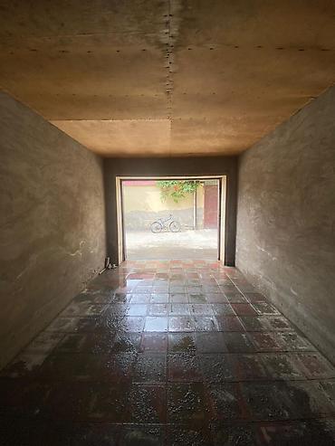 Qaraj satılır: Yan-yana iki qarjdi hər birin sahəsi 16km.metrdir. 2si birlikde 24 -da lalafo.az — 11 Qaraj satılır: Yan-yana iki qarjdi hər birin sahəsi 16km.metrdir. 2si birlikde 24 — 11