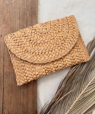 salonke novi sad: Pletena klač torbica ponovo dostupna! ✨ Savršen boho detalj od — 2