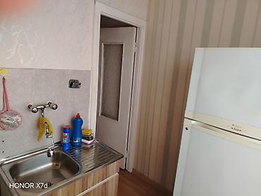 neftcilər: İşıqlı və rahat mənzil otağı kirayə/təklif olunur. Xüsusiyyətlər: - — 8