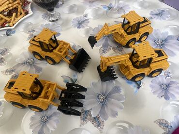 Демонтажные работы: Снос стен | Демонтаж керамогранита, Кирпичная стена, Демонтаж встроенных шкафов | Зачистка от старых обоев, Снятие шпатлевки, Снятие подвесных потолков | Демонтаж ковролина, Демонтаж ламината, Демонтаж подложки | Кровля из профнастила, Металлочерепичная кровля, Крыша из шифера 1-2 года опыта — 12