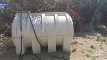 Baklar və çənlər: Bak, Plastik, 5000 l l