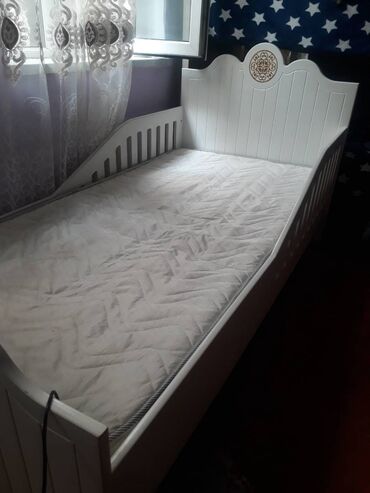 Digər mebel: Taxt Yaxsi Veziyyetde Boyuk Usaqlar Ucun altligi demir