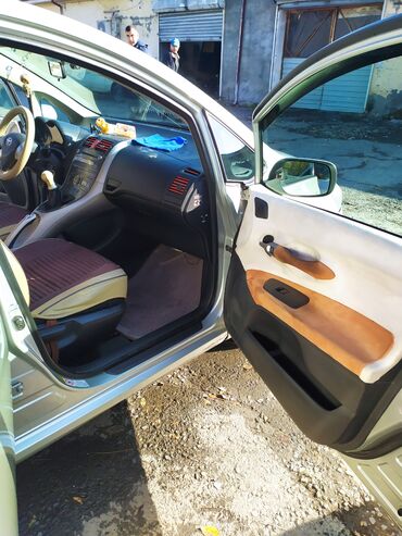 Toyota: Toyota Auris: 1.4 l | 2008 il Hetçbek — 10