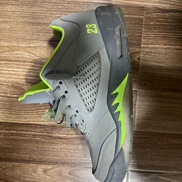 валейболный красовки: Кроссовки баскетбольные в стиле Air Jordan 5. - Цвет: серый с
