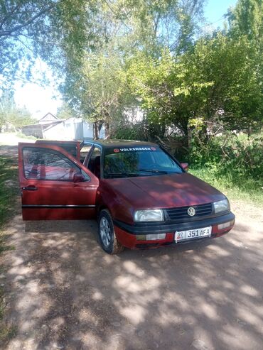фиат авто: Volkswagen Vento: 1993 г., 1.8 л, Механика, Бензин, Седан