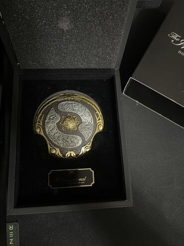 шахматная доска без фигур: Коллекционный значок Aegis of Champions — The International Dota 2 -