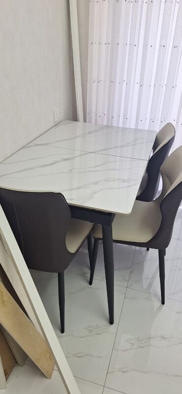 Taburetlər: Qonaq otağı üçün, İşlənmiş, Kvadrat masa, 4 stul