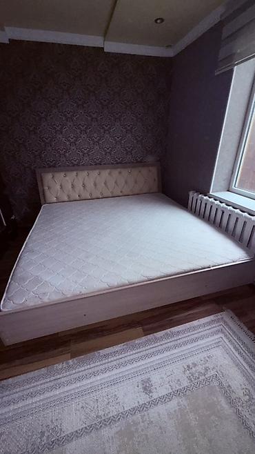 Двуспальная кровать, Б/у, С матрасом, длина - 2 см