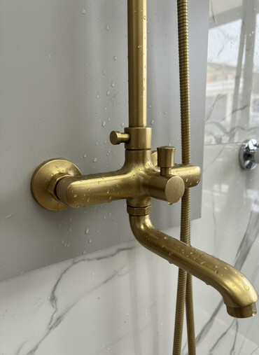 бачок для душа летнего: Смеситель для ванны и душа, Тропический душ, Установка: Наружный монтаж, Материал: Латунь, Функции: Без функций