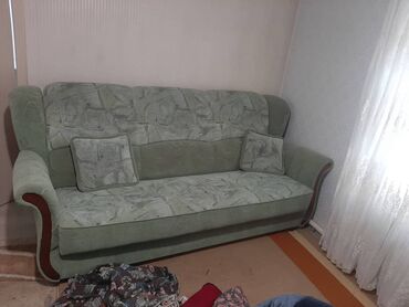Диваны: Продаётся диван с двумя креслами 15тыс сом уголок кухонный 10тыс сом