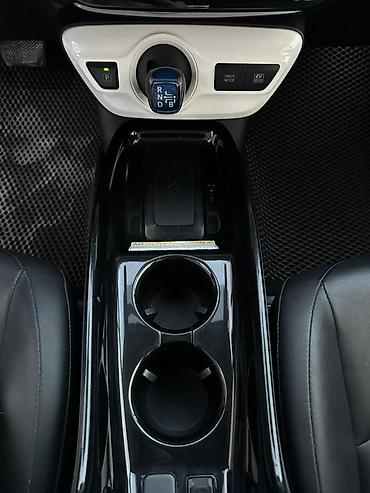 Toyota: Toyota Prius: 2017 г., 1.8 л, Гибрид, Лифтбек — 13