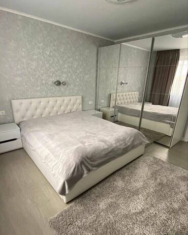 суточны квартира ош: 40 кв. м, 2 бөлмө, Брондолгон эшиктер, Балкон айнектелген, Евроремонт