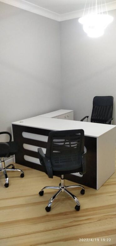 Ofislər: Nərimanov metrosuna yaxın xarici dillerer universitetinə 17 mərtəbəli — 1