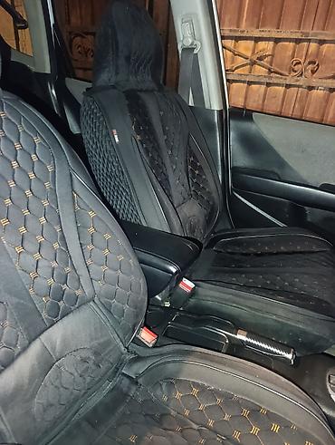 машины в кузове купе: Honda Fit: 2002 г., 1.3 л, Автомат, Бензин, Хэтчбэк — 3