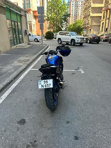 Мотоциклы: Motosiklet – street/naked tipli, mavi‑qara rəng kombinində, idman — 4