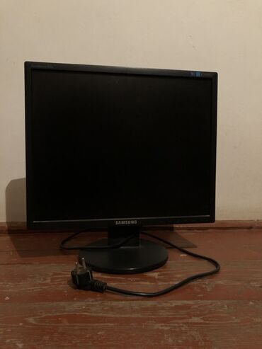 игровой ноутбук: Stolüstü kompüter seti Tərkib: - Samsung LCD monitor (təxmini 19"