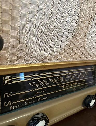 stress carxı: Retro lampalı radio-grammofon “Ural-57” Xüsusiyyətlər: - Lampalı — 3