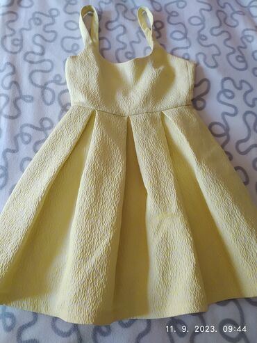 zara haljine trikotaza: Zara M (EU 38), bоја - Žuta, Drugi stil, Na bretele