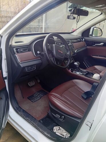 Digər Avtomobillər: VGV ağ rəngli şəhər krossoveri Xüsusiyyətlər: - Geniş xrom radiator — 6