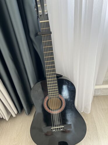 Гитары: Продаётся классическая гитара 39″ (почти новая!) 🎸 Размер: 39″ –