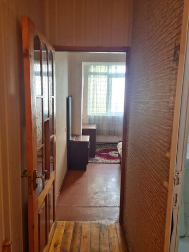 Uzunmüddətli kirayə mənzillər: Buzovnada 26 sayli mekteb in yaninda 2 otaqli menzil kiraye verilir — 4