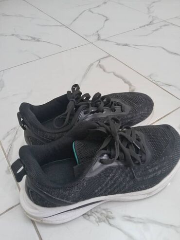 обувь для бега: Хорошие Б/У крассовки,для лето,повседневные,можно для бега,покупал в