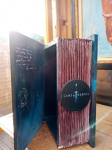 dekor kanjiza: GAME OF THRONES DRVENA KUTIJA-KNJIGA ZA NAKIT NOVO AKCIJA | Cene — 3