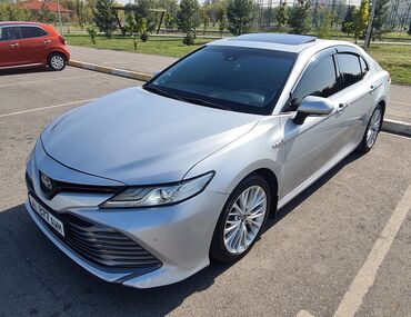 купить маленькую машину недорого: Toyota Camry: 2018 г., 2.5 л, Вариатор, Гибрид, Седан