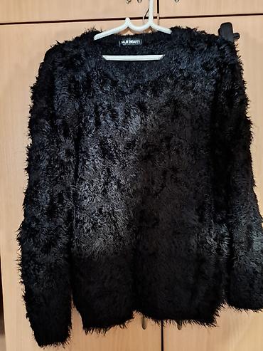prsluci cupavi: Crni ženski pulover od mekog „faux fur” materijala - Tekstura — 2