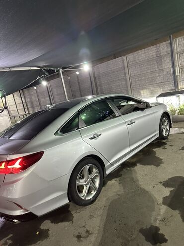 хендай соната 2019 цена бишкек: Современный седан Hyundai Sonata серебристого цвета, представленный на