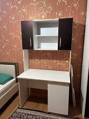 купить кровати двуспальные: Продаю б/у письменный стол
