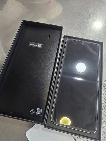 Mobil telefonlar: Samsung Z Flip, 256 GB, rəng - Mavi — 4