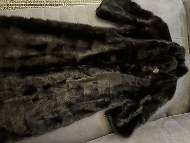 Kürklər: Femina xəz. 2400 manata alınıb, 1000 manata satılır. Ölçü:M. Real — 3