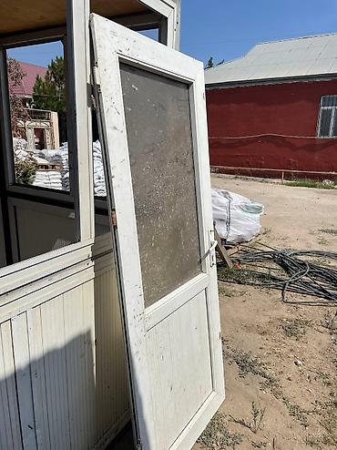 plastik qapi islenmis: Plastik qapı eni 76sm uzunluğu 190sm. Çərçivəsizdir. Ünvan Binə — 3