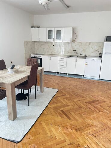 Kuće na prodaju: 390 kv. m, 8 soba — 10