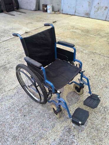 Hodalice, štake, štapovi za hodanje, kolica za hodanje: Invalidska kolica u dobrom stanju

Nalaze su Kotežu — 1