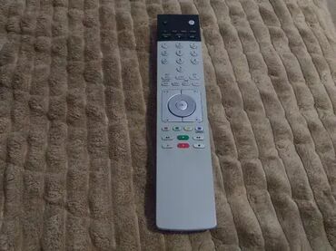 Aksesoari za TV i video: 1. Loewe ÀSISST 2 Remote Control 2. Loewe RC 15702-10 Remote Control — 1