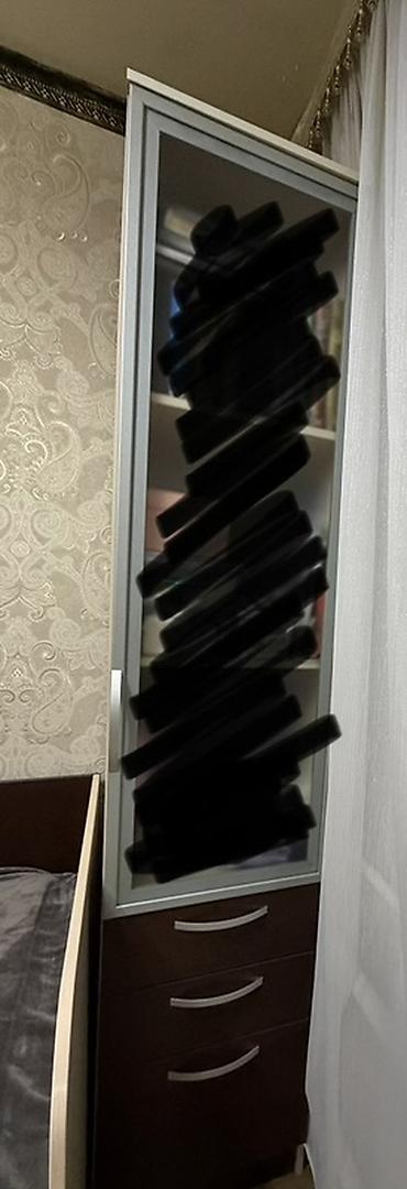 Спальные гарнитуры: Продается качественный,вместительный гарнитур.Снизу выдвижная — 3