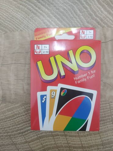 oyun masasi: UNO kartları